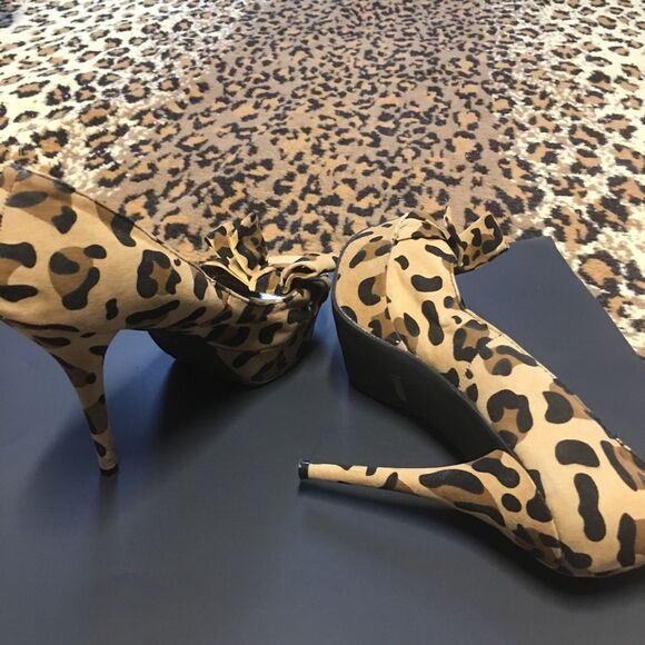 Fabulous Platform Heels 9 - Picture 2 of 3